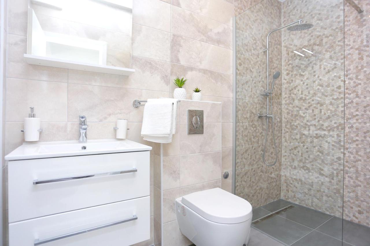 Family Friendly Apartments With A Swimming Pool Zivogosce - Porat, Makarska - 18150 Екстер'єр фото
