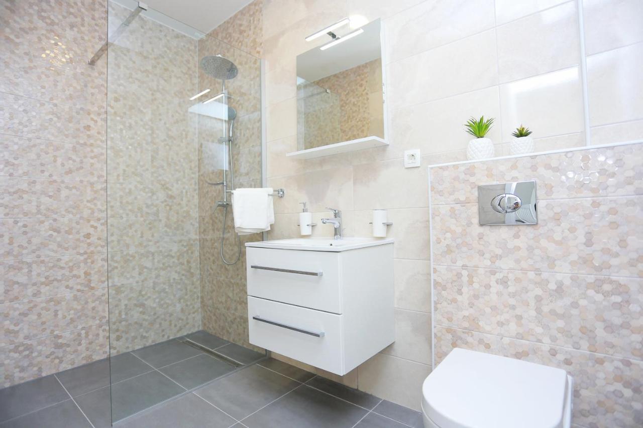 Family Friendly Apartments With A Swimming Pool Zivogosce - Porat, Makarska - 18150 Екстер'єр фото